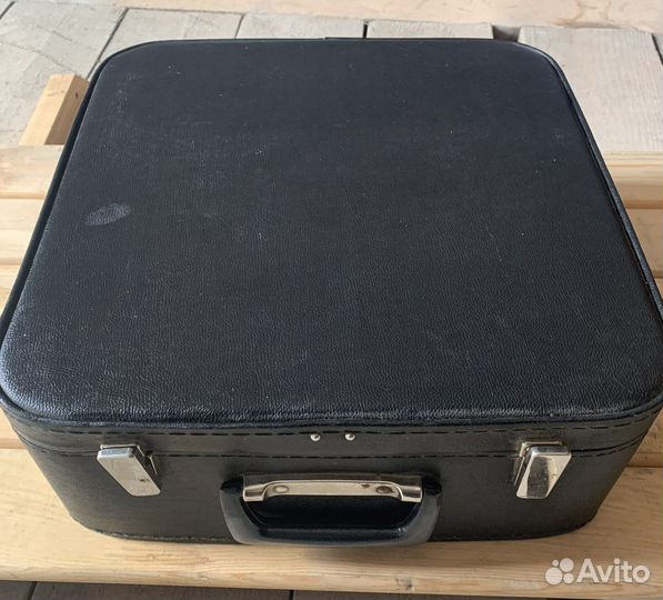 Печатная пишущая машинка Erika