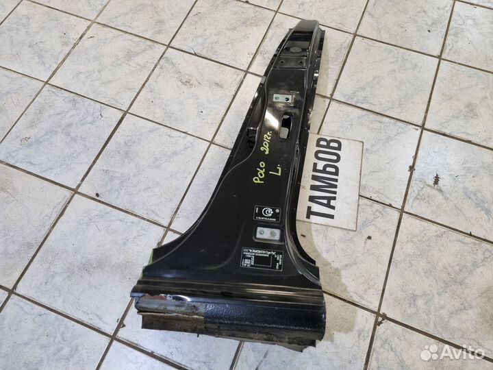 Левая центральная стойка VW поло 2012 год