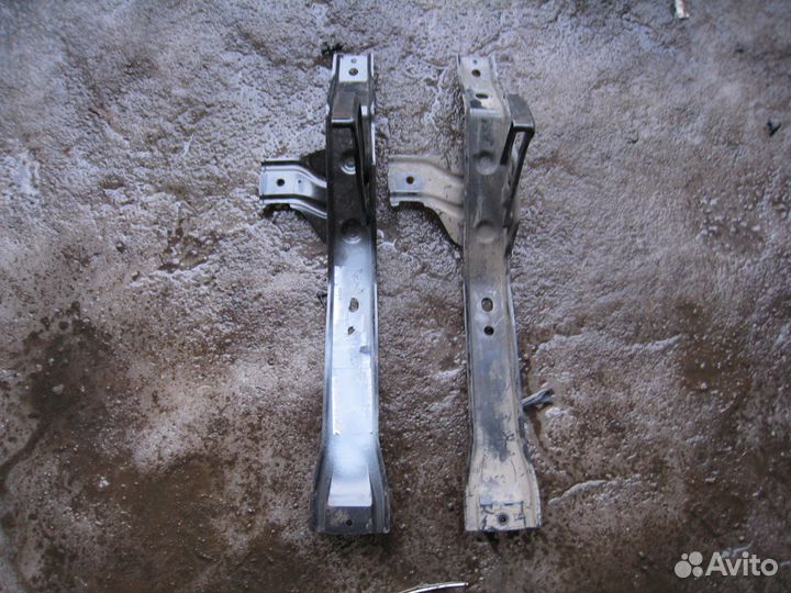 Toyota RAV 4 45 кузов стойка замка капота