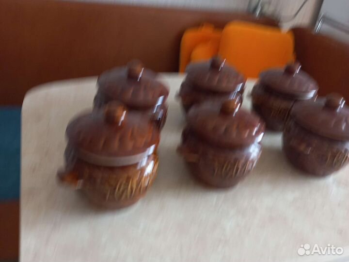 Набор керамических горшков с крышками