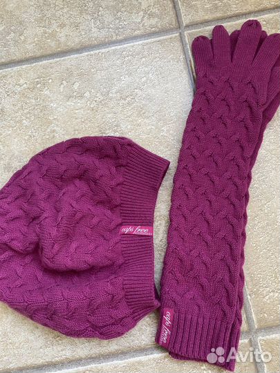 Берет, шарф и перчатки удлинённые