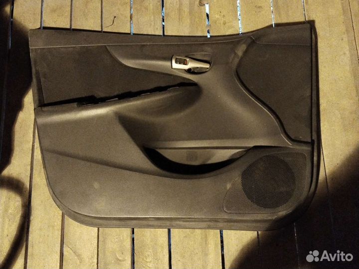 Обшивка двери передней левой Toyota Corolla E15