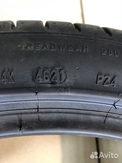 Pirelli P Zero PZ4 245/40 R20 99Y