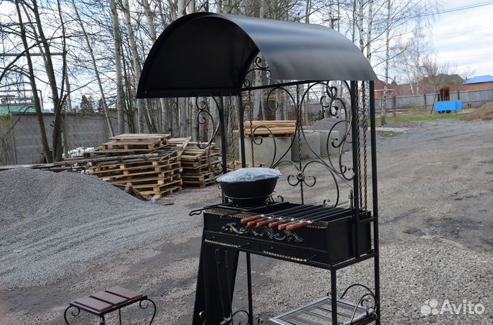 Мангал с крышей