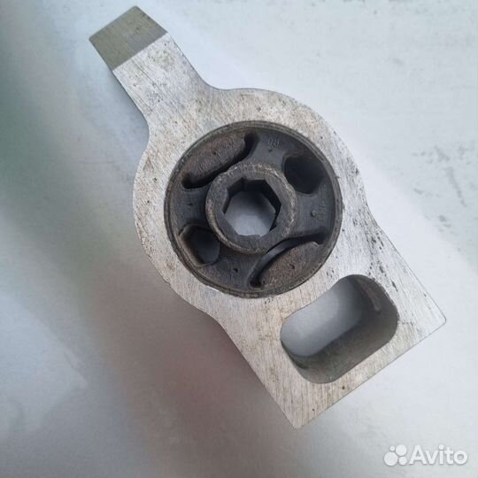 Кронштейн переднего рычага