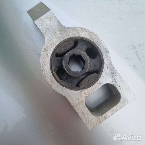 Кронштейн переднего рычага