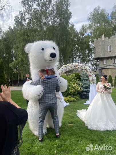 Большой танцующий белый мишка Умка поздравление