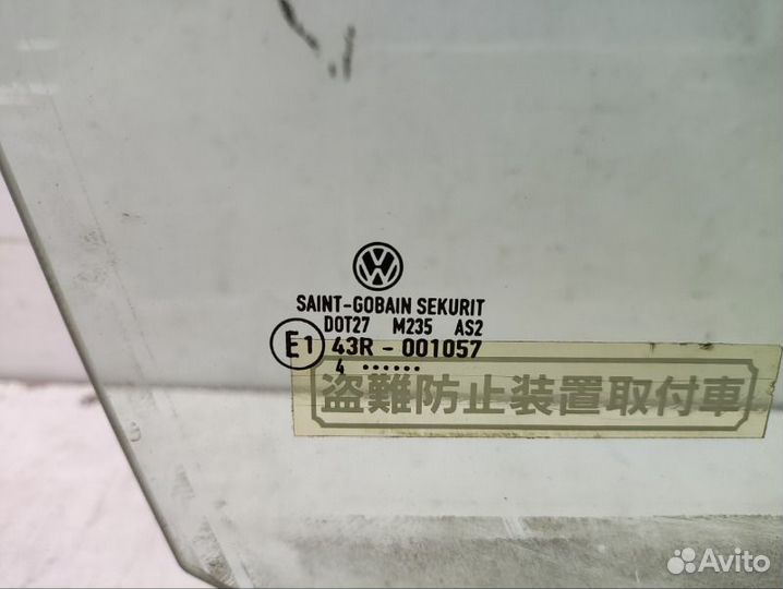 Стекло двери переднее правое Volkswagen Golf 5