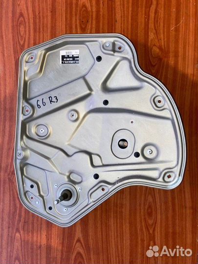 Стеклоподъемник задний правый Skoda Octavia A5 BUD