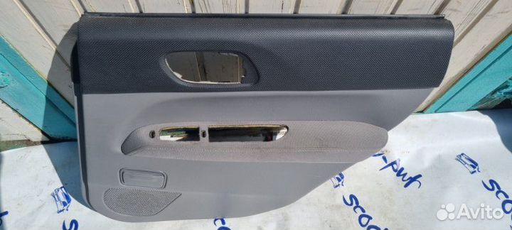 Обшивка дверей задняя правая Subaru Forester SG5