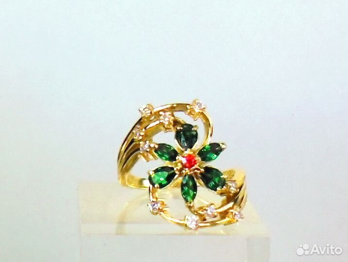 Золотое кольцо с алпанитами и сапфиром