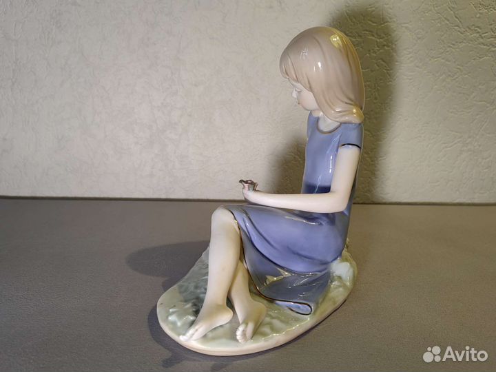 Статуэтка девушка с розой, фарфор