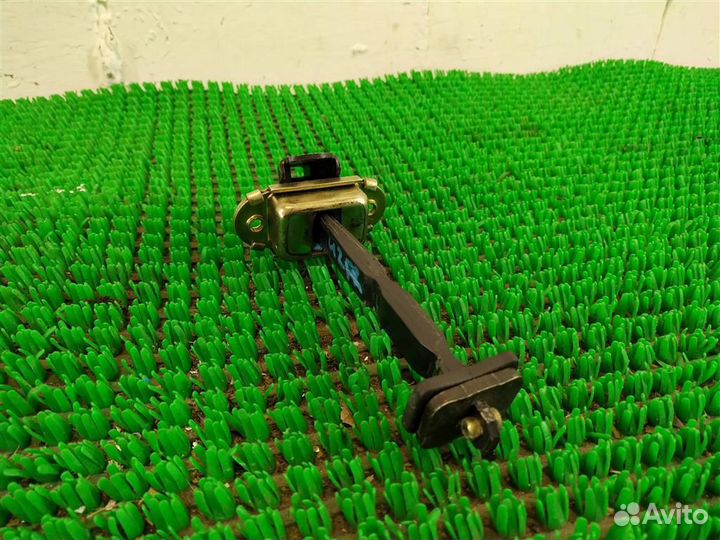 Ограничитель двери передней правой Honda CR-V 2