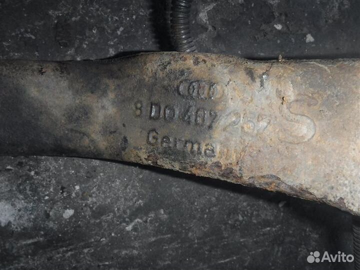 Кулак поворотный лев. перед. Volkswagen Passat