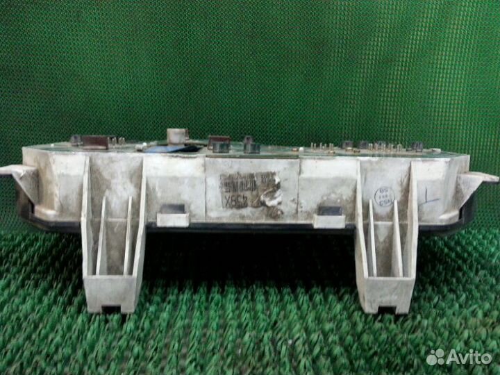 Панель приборов Mitsubishi Delica P25W