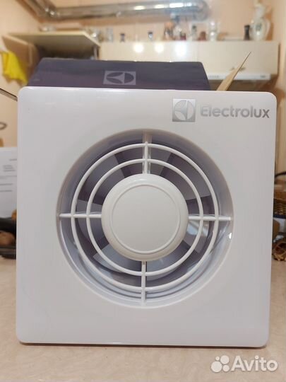 Вентилятор вытяжной Electrolux Slim eafs-150 Новый