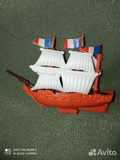 Киндеры 90 х кораблики