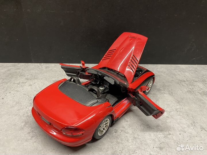 Коллекционные модели автомобилей в масштабе 1:24