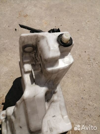 Бачок омывателя Mazda 6 1