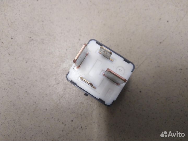 Реле свечей накала Hi Lux 2015