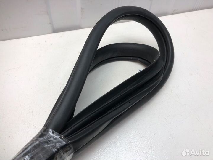 Уплотнитель проема двери задний левый Mazda 6
