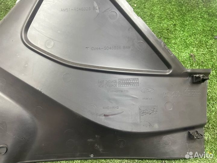 Накладка на торпедо передняя правая Ford Kuga 2