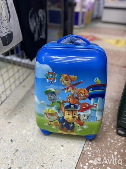 Детский чемодан новый на 4 х колесах