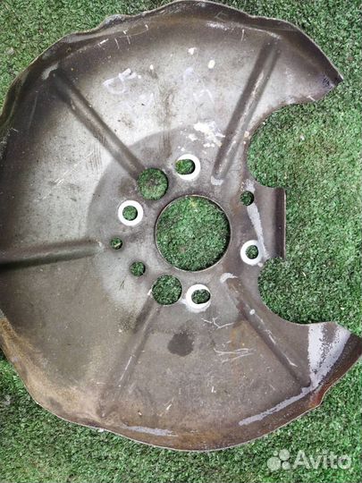 Кожух тормозного диска Mazda 323 BA