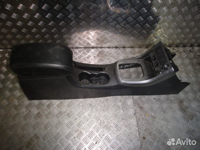 Центральная консоль Emgrand (09) подлокотник б\у (арт. 106802273300669)