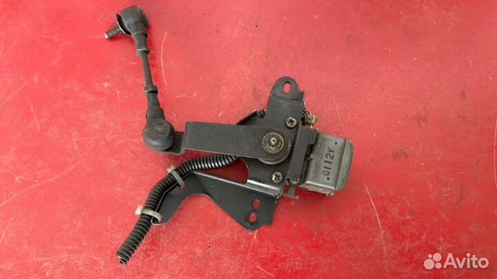 Датчик уровня просвета левый Toyota Celsior UCF21