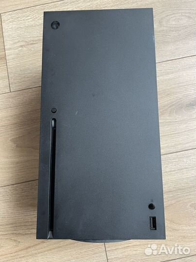 Xbox series x 1tb + 2 геймпада