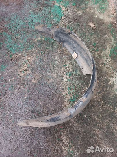 Подкрылок передний правый Volkswagen Golf 3