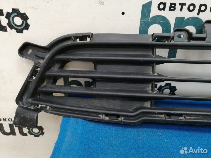 Решетка переднего бампера 6402A233 Mitsubishi