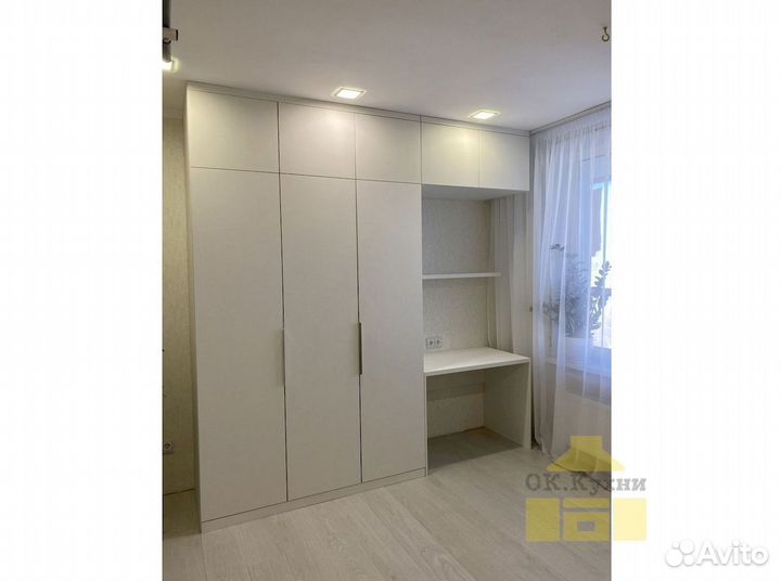 Шкаф двухстворчатый