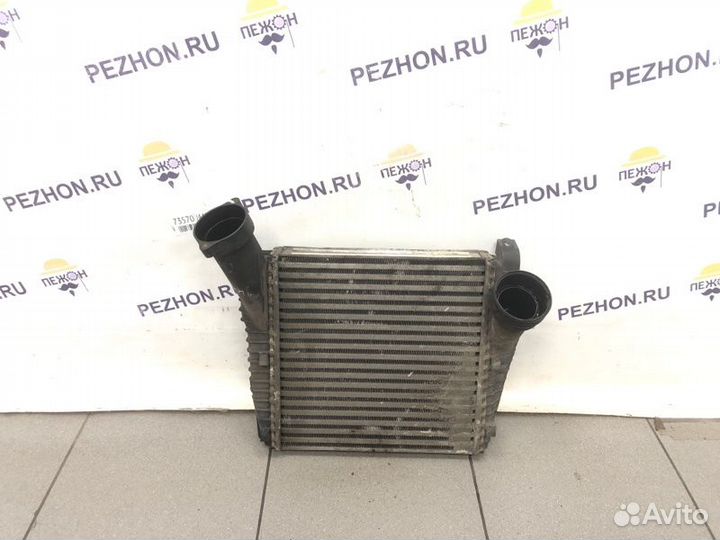 Интеркулер левый Audi Q7 внедорожник 3.0 2006