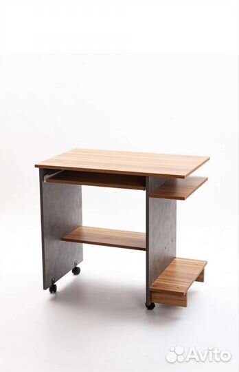 Продам компьютерный стол состояние нового