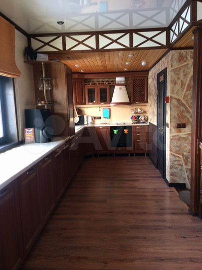 Коттедж 200 м² на участке 6 сот.