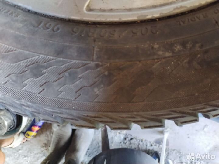 Yokohama Ice Guard Studless IG50 205/60 R16