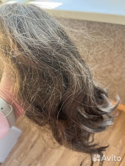 Волосы на заколках русые