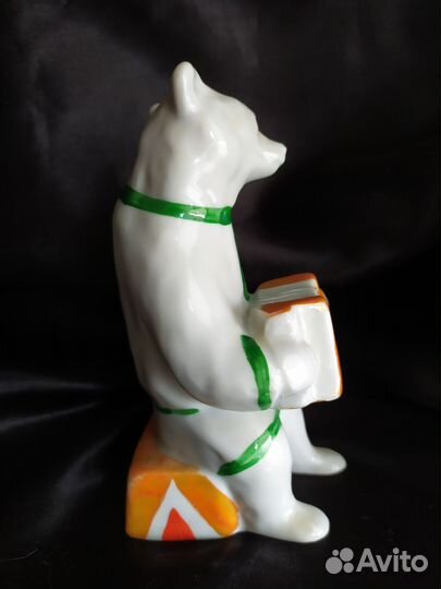 Фарфоровая статуэтка