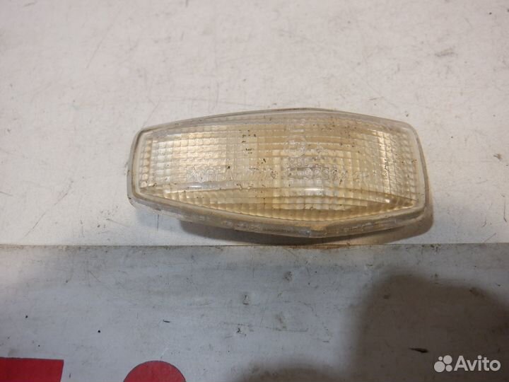 Повторитель на крыло левый белый Kia Sorento