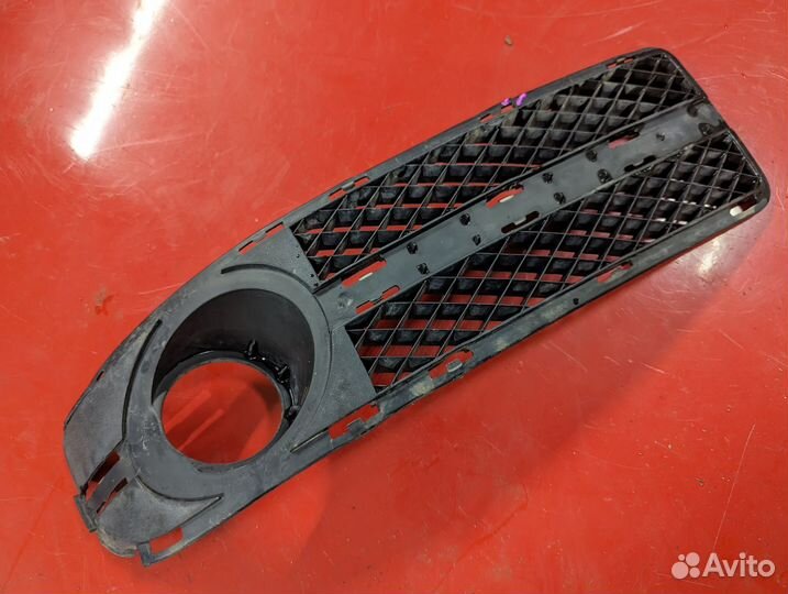 Решетка бампера переднего правая VW Pointer