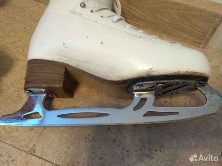 Коньки risport RF3 pro 235 лезвия legacy 8 light