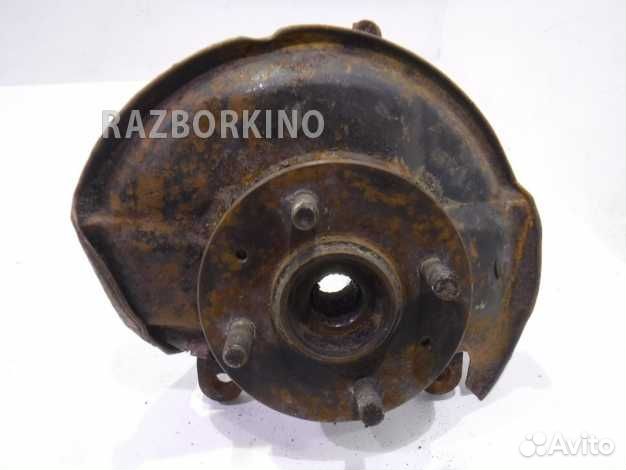 Кулак передний правый