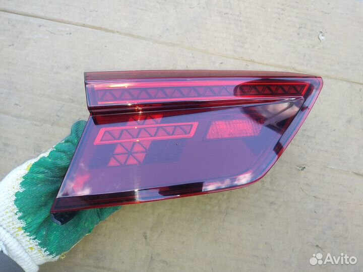 Фонарь задний левый внутренний VW Tiguan 2