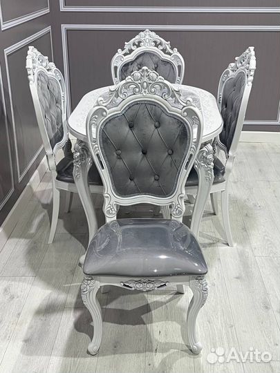 Кухонный стол и стулья