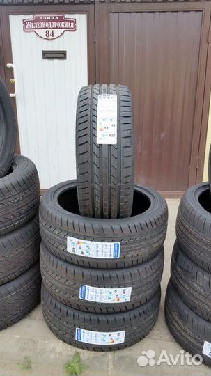 RoadX RXMotion U11 235/45 R17