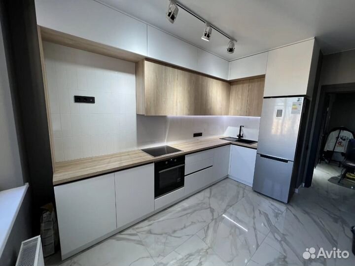 Кухня белая на заказ. Производство