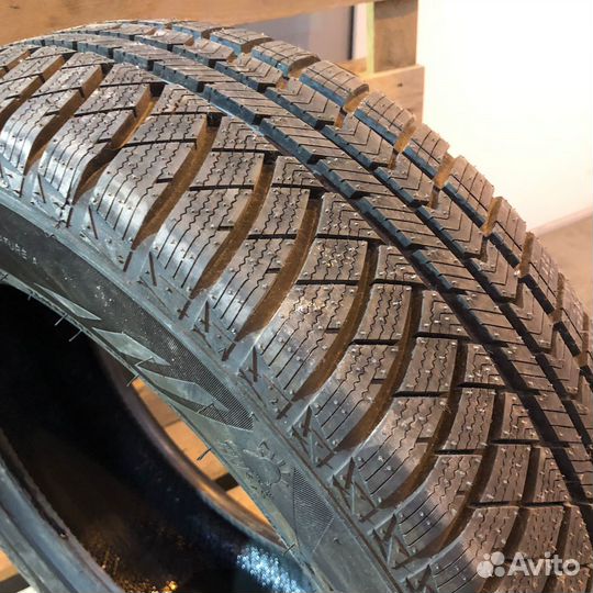 Sailun Atrezzo 4 Seasons 215/55 R16 97V
