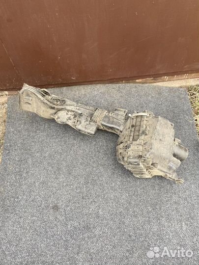 Корпус воздушного фильтра Mitsubishi Outlander XL